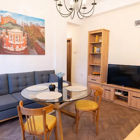 Апартаменты Seaside Estate - Cozy And Romantic - Public Parking Nearby