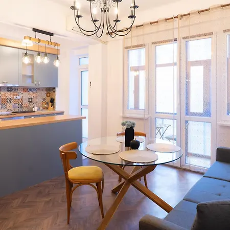 Апартаменты Seaside Estate - Cozy And Romantic - Public Parking Nearby Варна