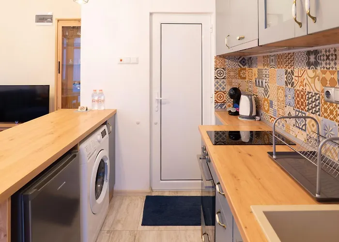 Seaside Estate - Cozy And Romantic - Public Parking Nearby